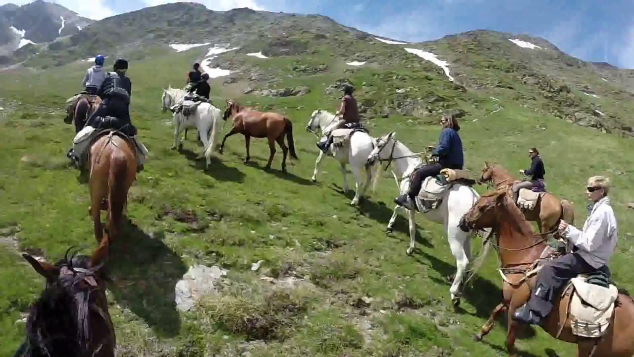 Miroirs du Ciel à cheval dans les Pyrénées Orientales.