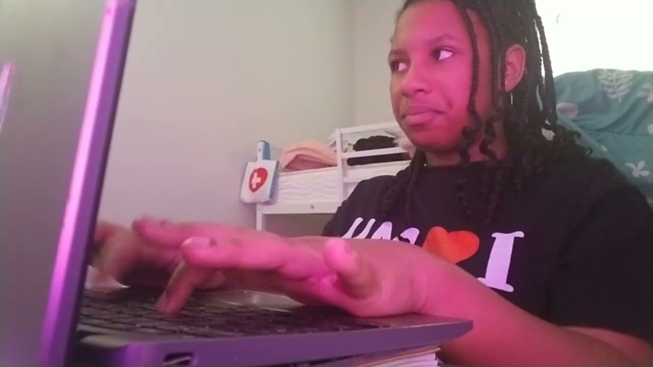 The hot cheeto girl defends the new girl! Part 1