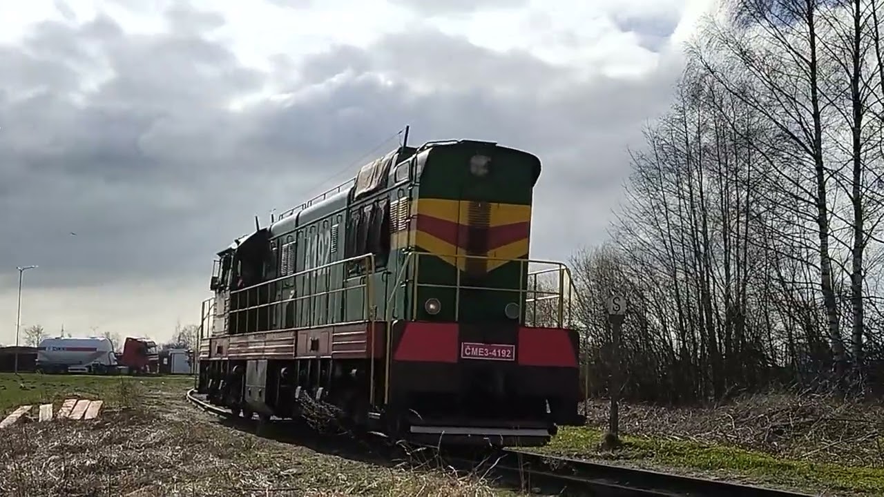 ЧМЕ3-4192 Заезжает на пути в порт|ČME3-4192 iebrauc dzelzceļa ostā