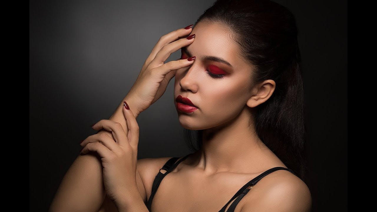 Behind The Scenes: Beauty Photoshoot with Glossy Lids