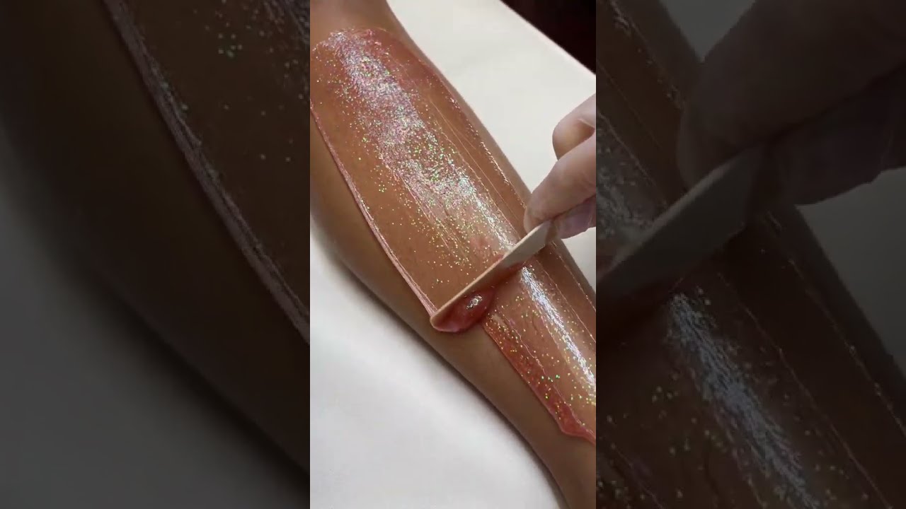 Glitter makes everything better ✨🫶🏻 #wax #waxvideos #hardwaxing #hardwax #waxappointment #legwax #