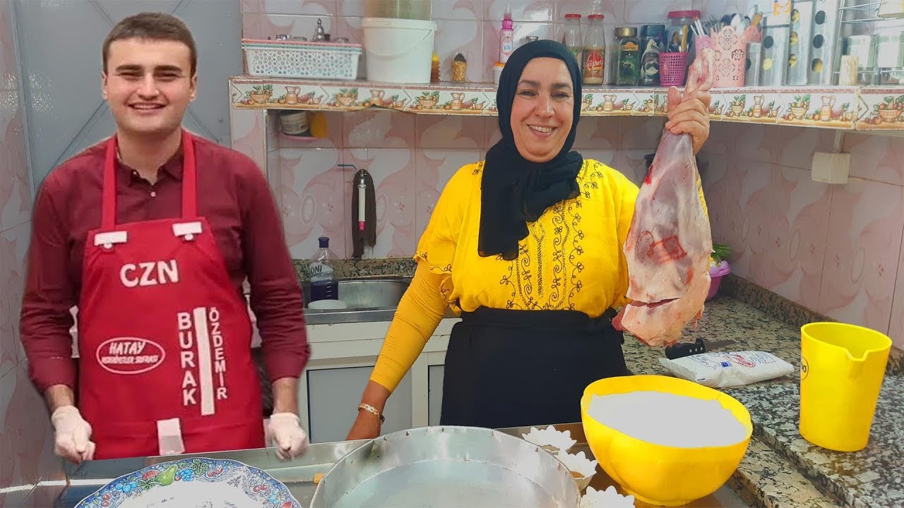 على طريقة الشاف بوراك لحم الخروف مدفون في الملح طيب في الفرن المذاق خطير