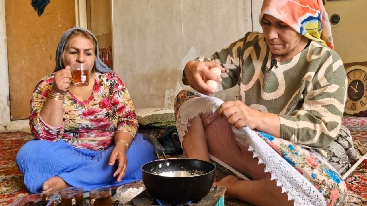 Rural life in Iran: The daily life of a rural woman and amazing products in rural life