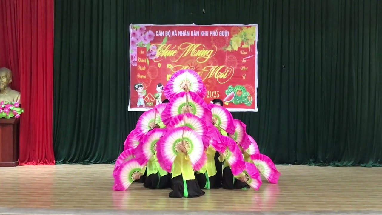 múa chèo công cha nghĩa mẹ ơn thầy-phố guột