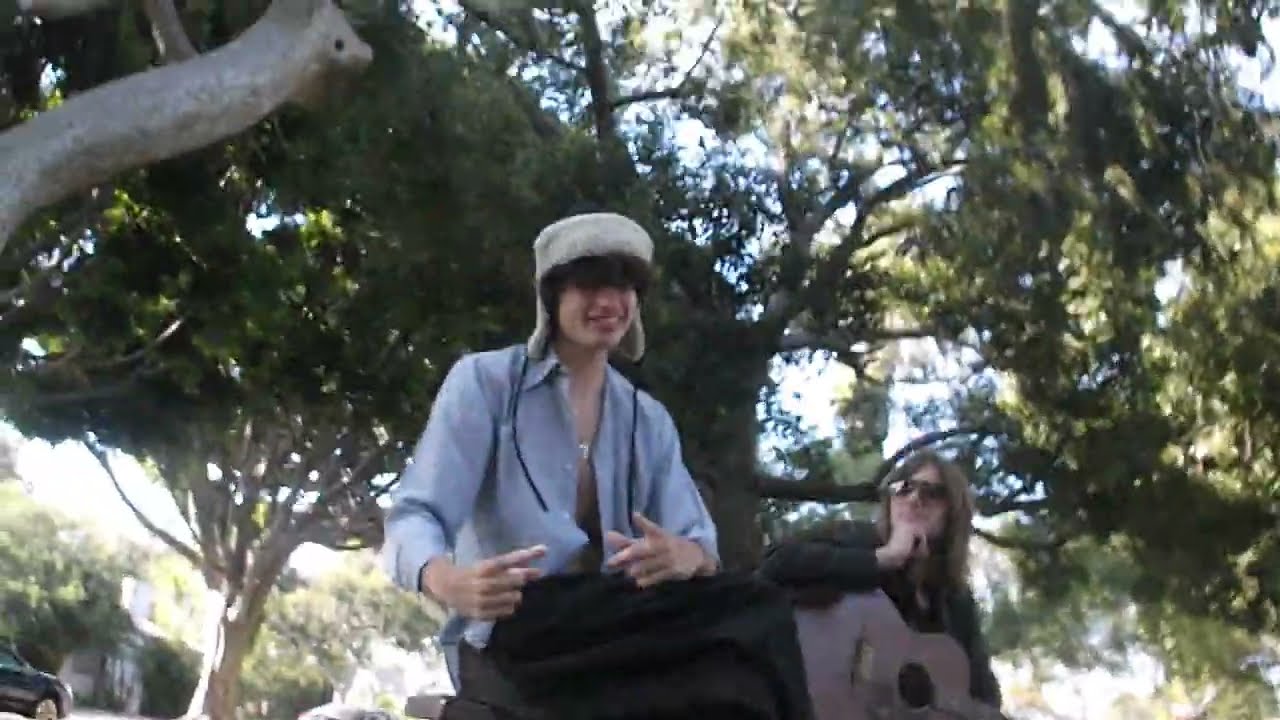 Glaive preforming 17250 at the park (also explains the meaning behind pardee urgent care & 17250) :3