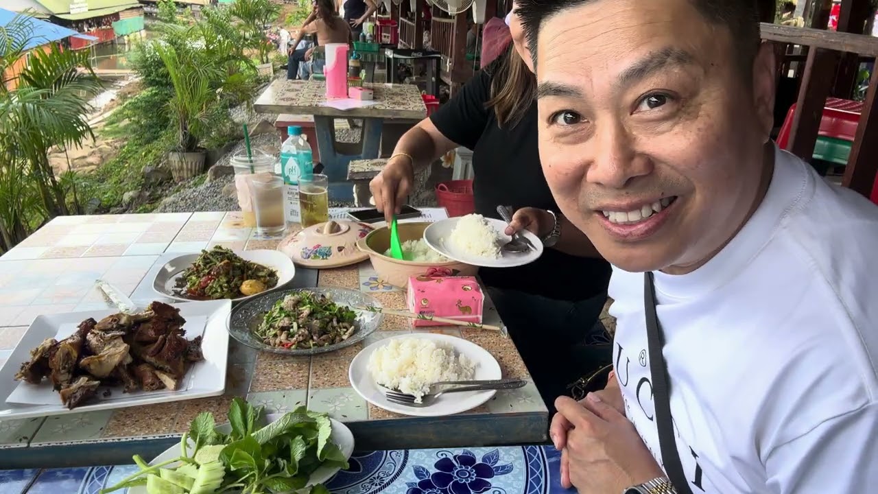 Khaopoon Jeow Keeng Restaurant at Tha Ngon