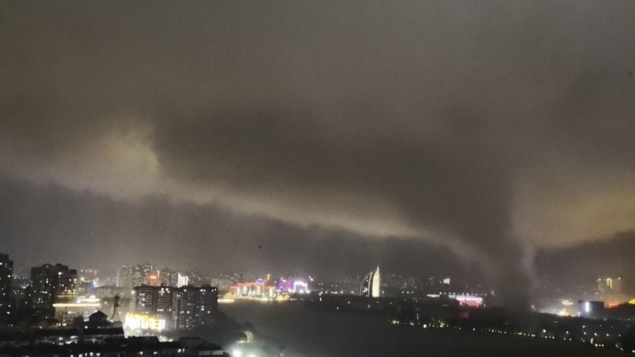 Cina, il tornado devasta la citt&agrave; di Ezhou: le immagini