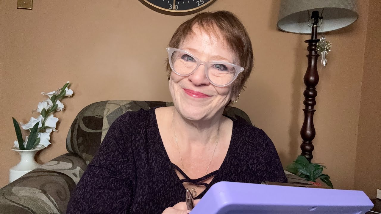 ASMR — ролевая игра-собеседование на работу, где вам задают много вопросов, звуки ручки и бумаги ...