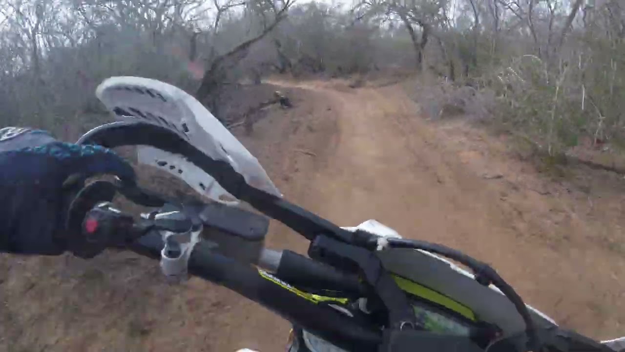 Clipping trees on the pink trail @Zars ranch 11 jan 26
