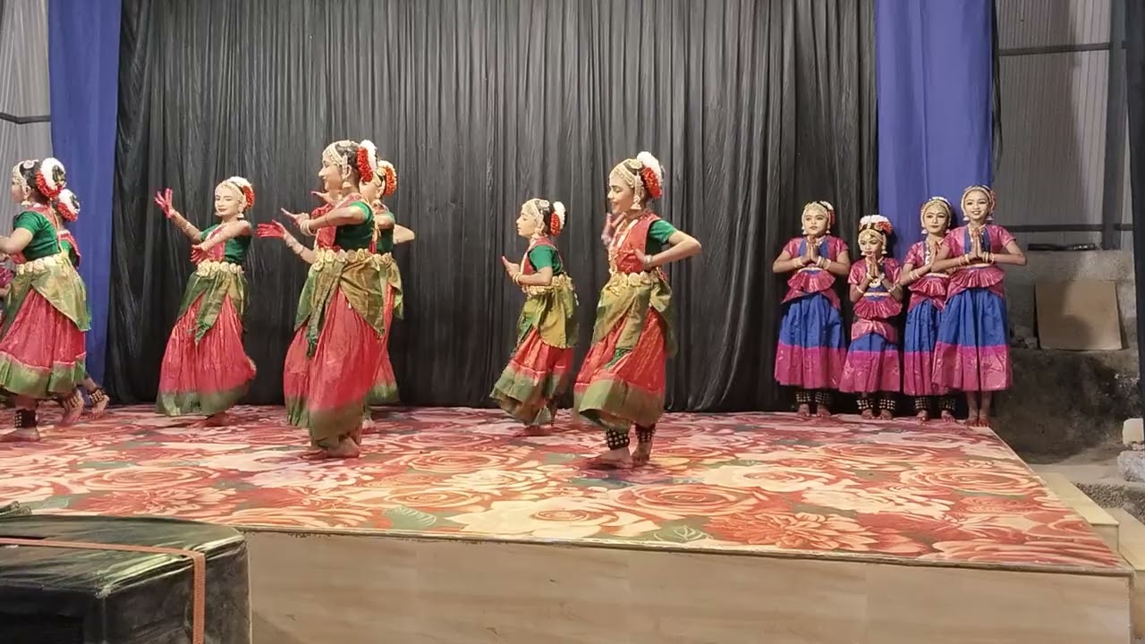 കൃഷ്ണൻറെ അമ്പലത്തിൽ പ്രതിഷ്ഠാ ദിനത്തോടനുബന്ധിച്ച് ഞങ്ങൾ🥰🥰🙏