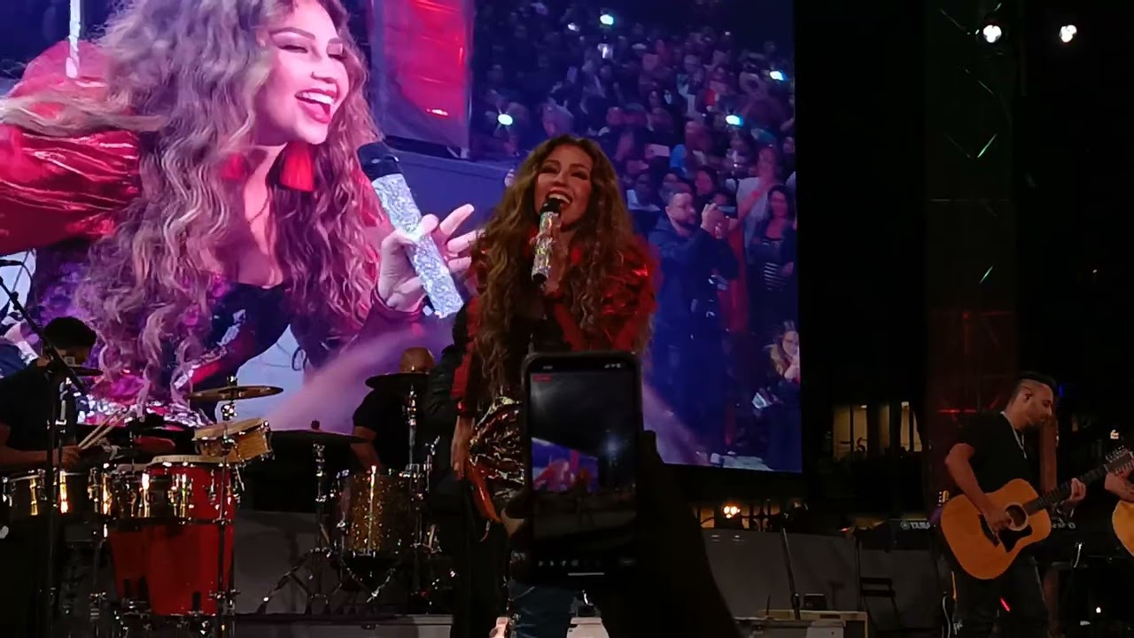 Thalía Bebé Perdón (Bryant Park)
