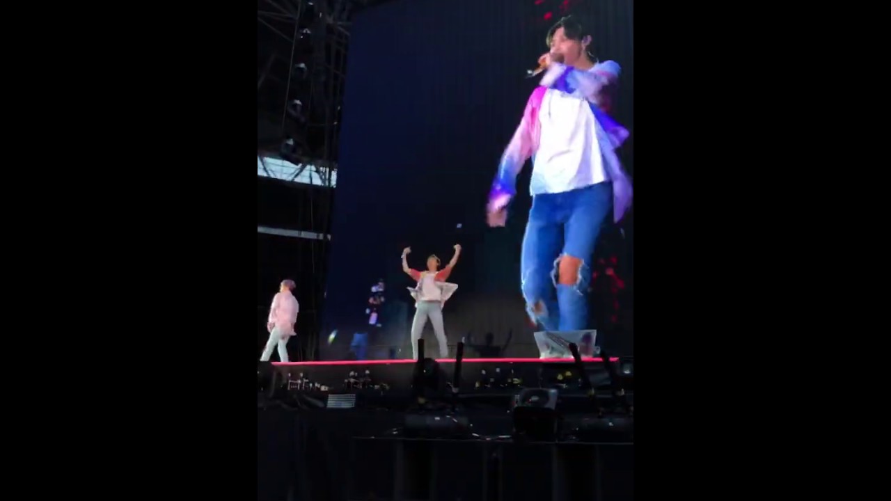 BTS WEMBLEY - DOPE (FRONT ROW)