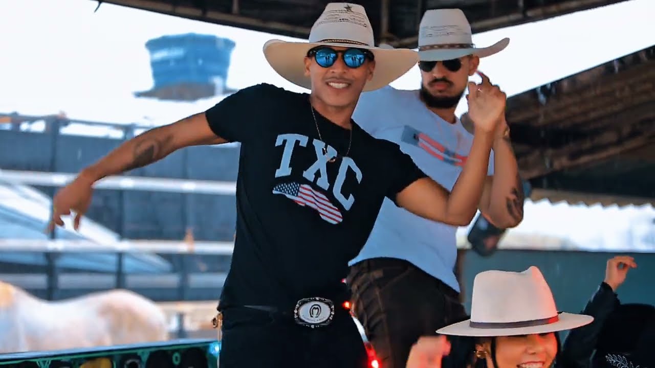 TOM VAQUEIRO - CLIPE OFICIAL - FORROZINHO DO VAQUEIRO.