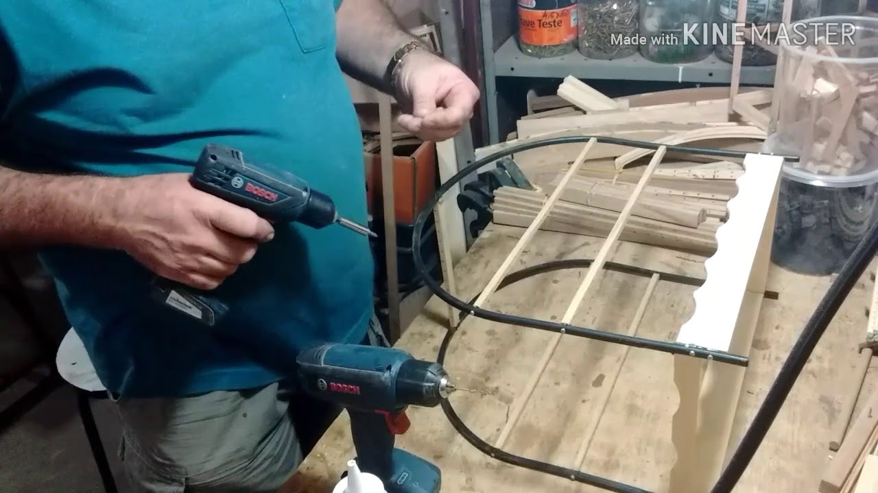 Montagem de gaiola com arco de PVC