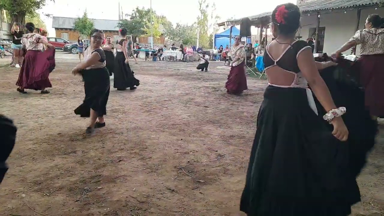 CHACARERA,  GRUPO AGITANDO PAÑUELOS  DE NEUQUEN