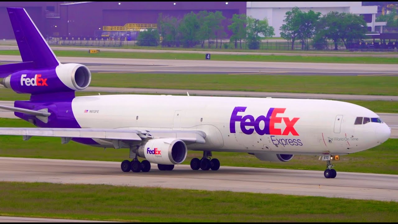 4K Plane Spotting Departures At Houston IAH Intercontinental Airport.