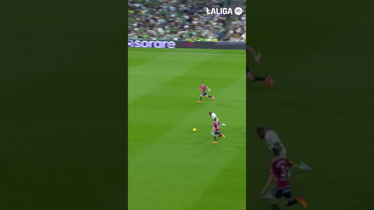 Lo que el ojo no ve, pero Isco Alarc&oacute;n s&iacute; 👀💥🎩 #LaLigaHighlights