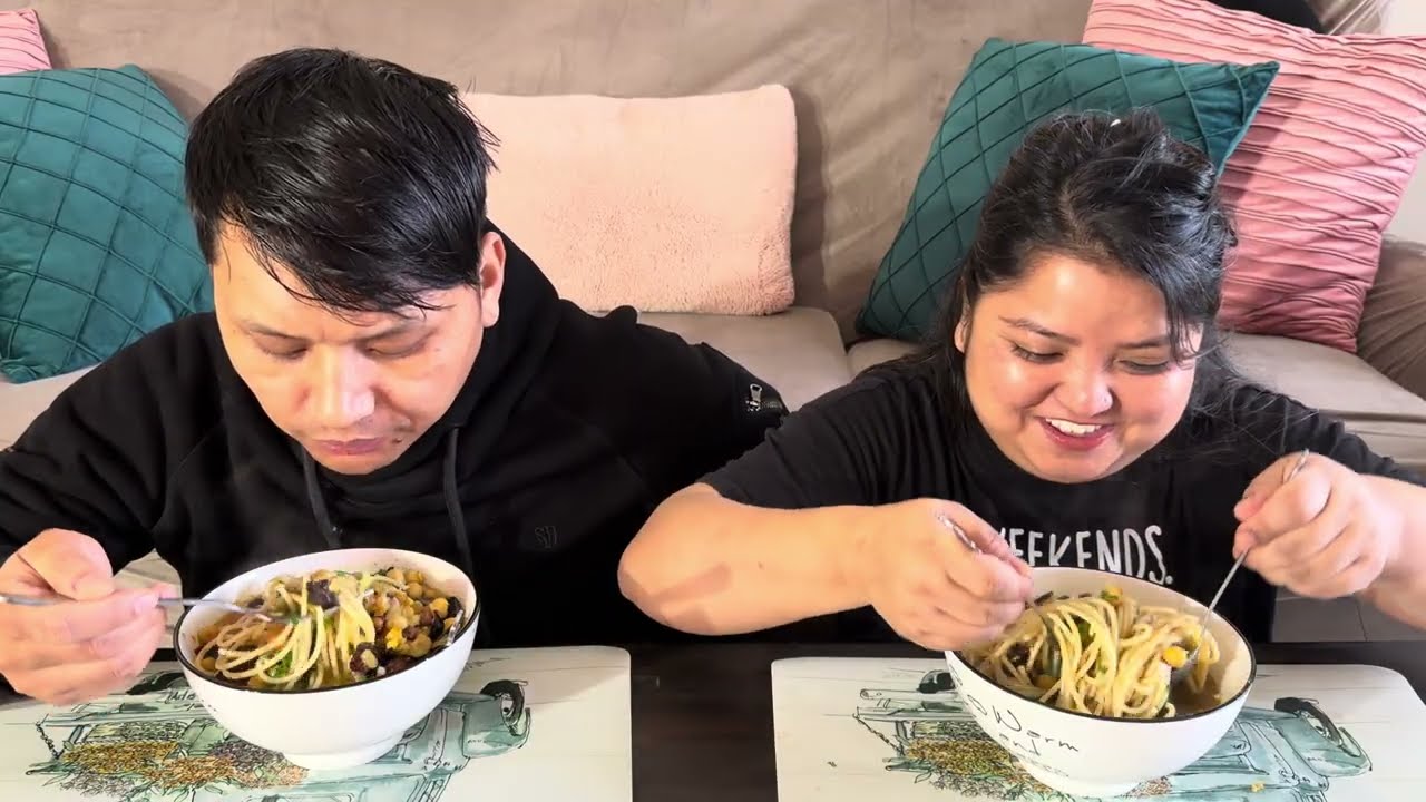 Buff thukpa mukbang and a mini podcast with muna 