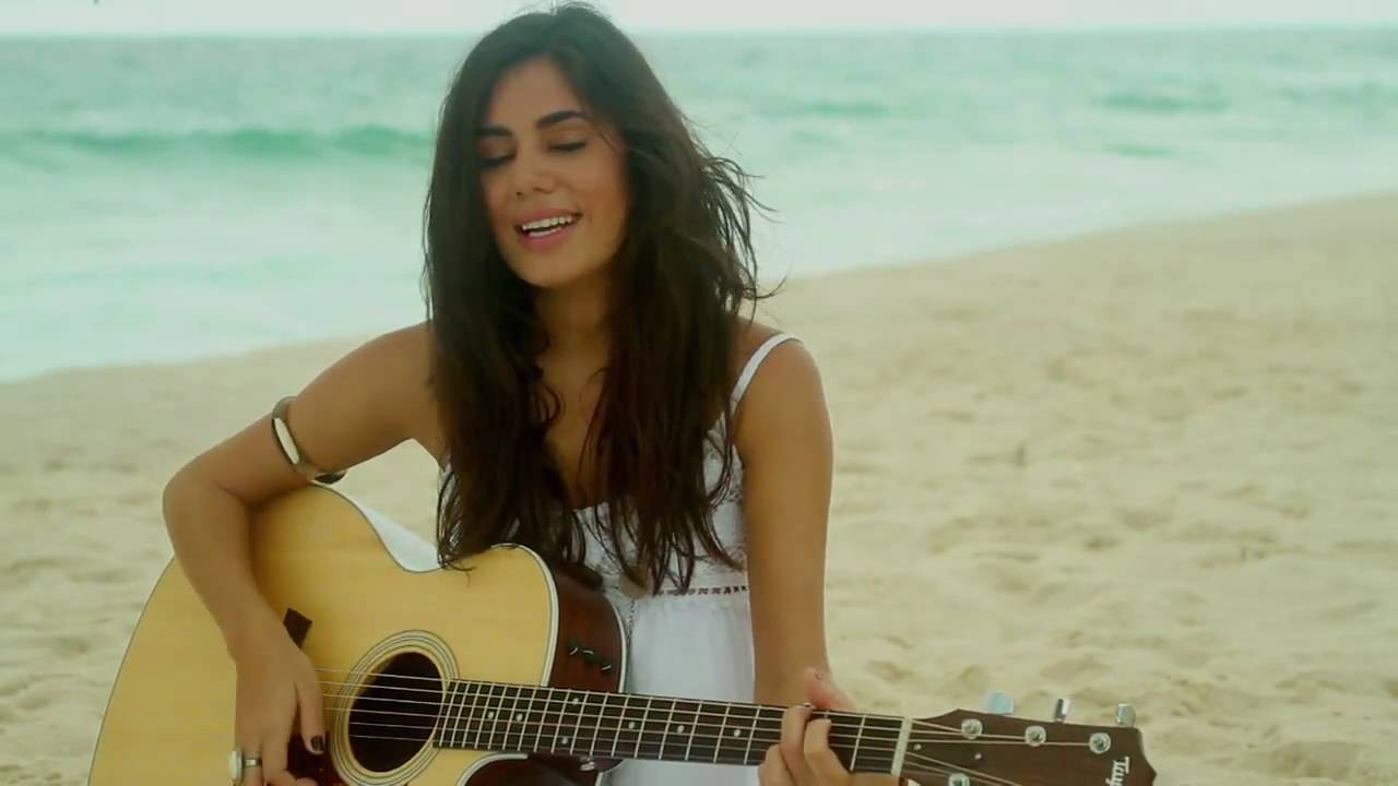 Mia Rose - What would Christmas be like? (Official Video)