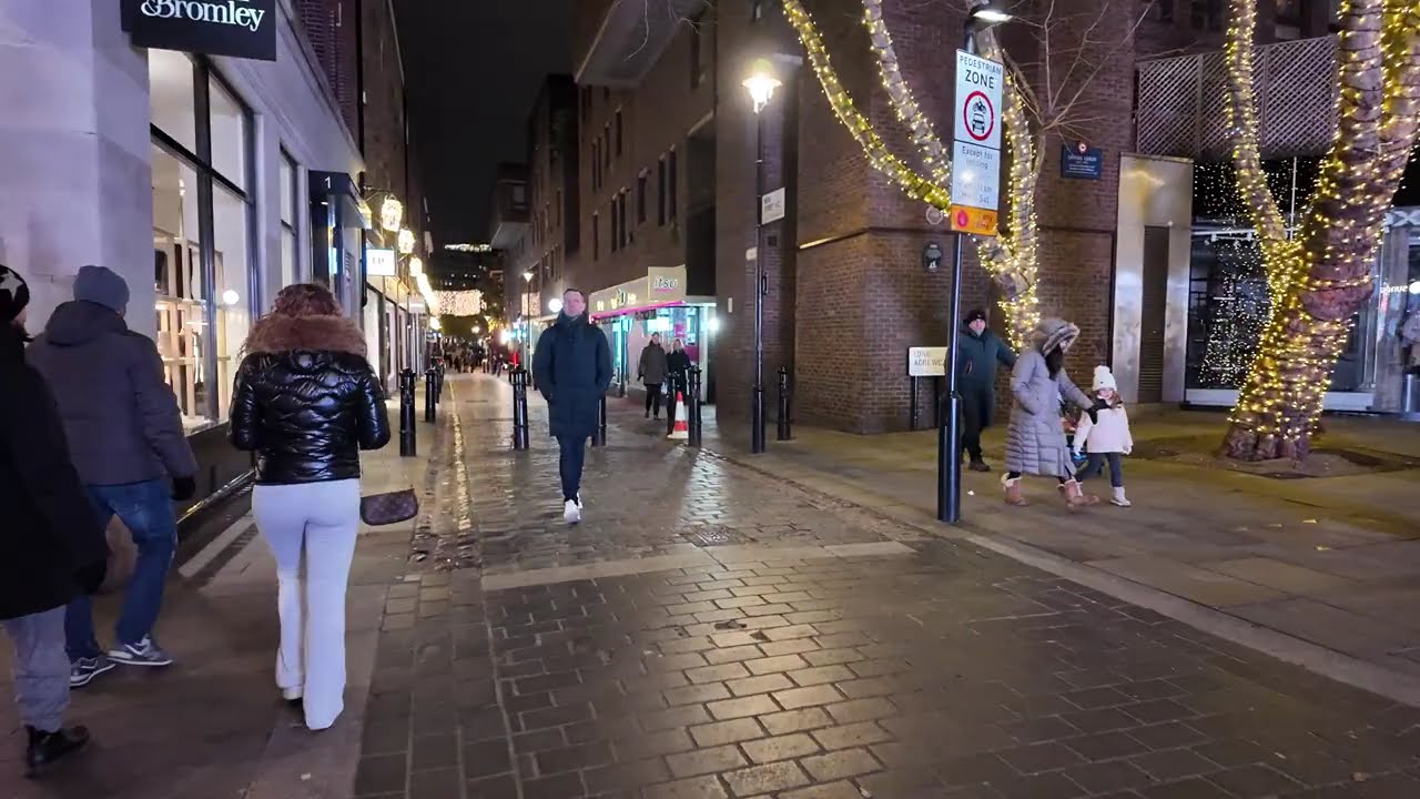London Christmas Evening Walk POV 🇬🇧 UK | Walking Through Covent Garden Under Festive Lights