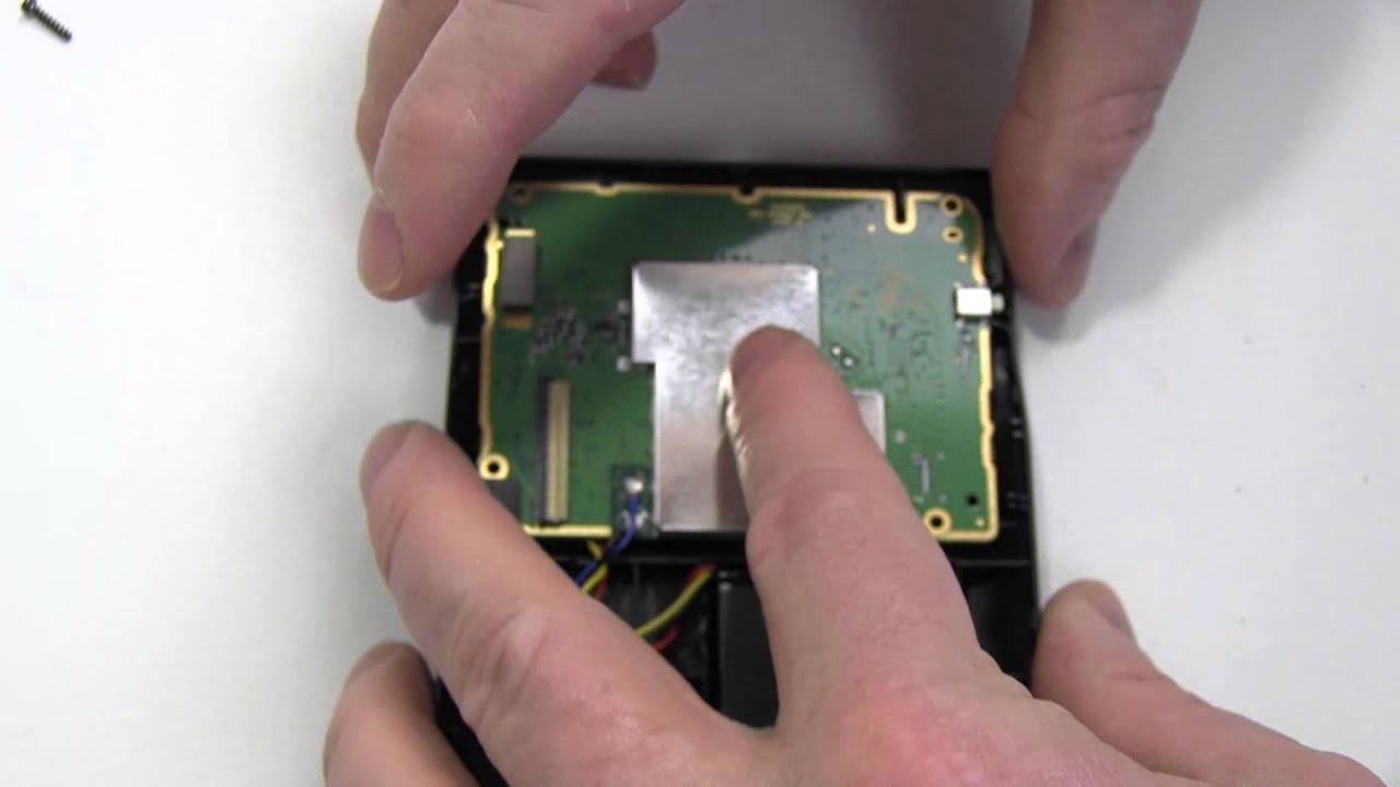 How to Replace Your Garmin Nuvi 52LM Battery