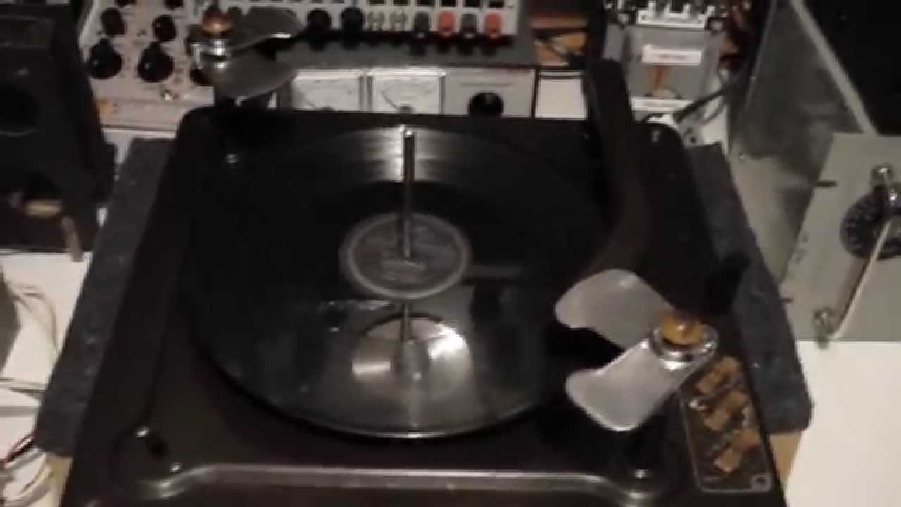 1942 Zenith 7S682 Radio / Phonograph Restoration Phonograph Test Drive