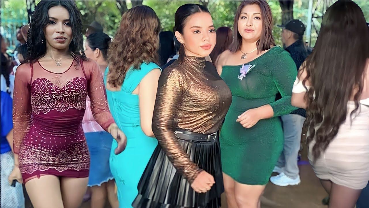 Atardecer Tropical Alboroto La Gente En Canton El Niño Mira El Sabor  15 Años De Genesis Flores