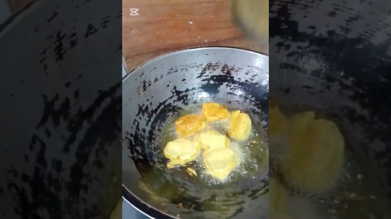 অবশেষে লাল লাল কড়া করে বেগুনি ও আলুর চপ ভাজা শেষ।#shorts #shortvideo #shortsfeed 