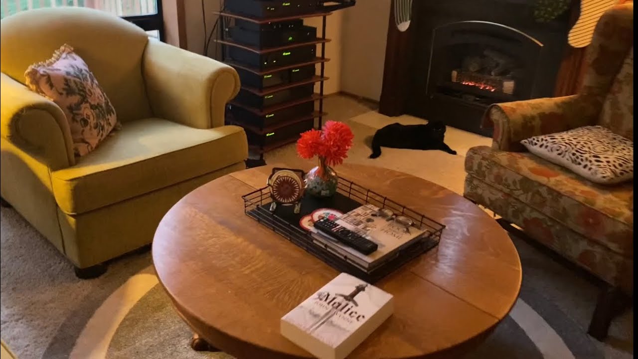 A Cozy Tea Time Vlog - 12 Days of Christmas and Coziness 📚📚