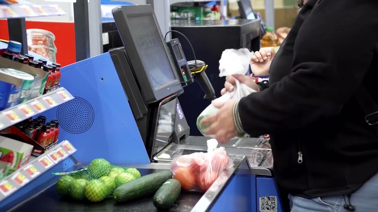 Wall Street ends sharply lower on tariff worries | REUTERS