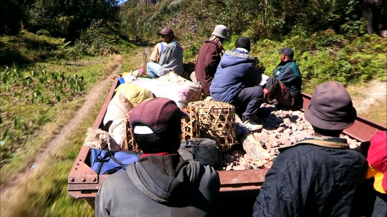 Le Monde en train
