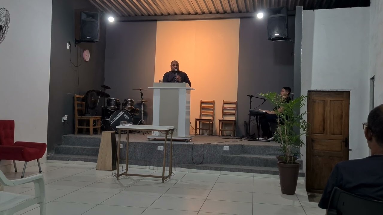 Gilson Rocha Pregando - Igreja Nação De Cristo Parte 1.