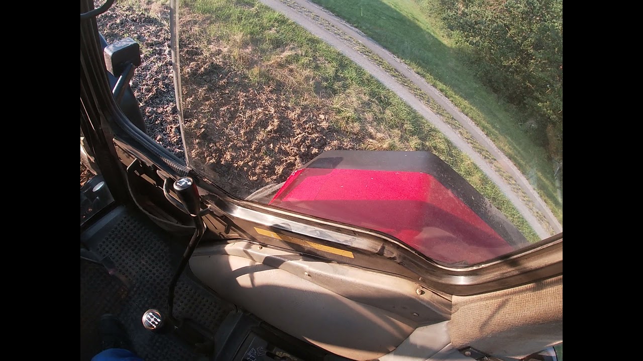Case IH 1455 beim Eggen