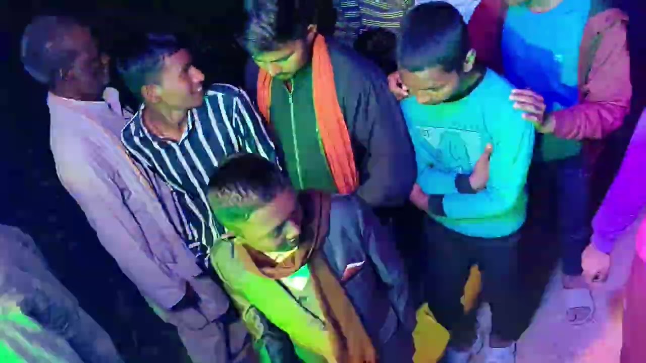 21/2/2026 शनिवार रात्रि में बारात निकलने  से 2:30 घंटा पहिले पूरा समस्त परिवार खुशी से नाच रहे हैं 