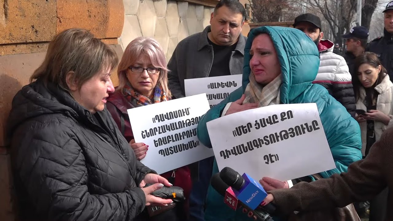Խելքի՛ եկեք. դուք Ամանոր եք դիմավորում, մենք սառը քարերը գրկած՝ Եռաբլուրում ենք. զոհվածի մայր