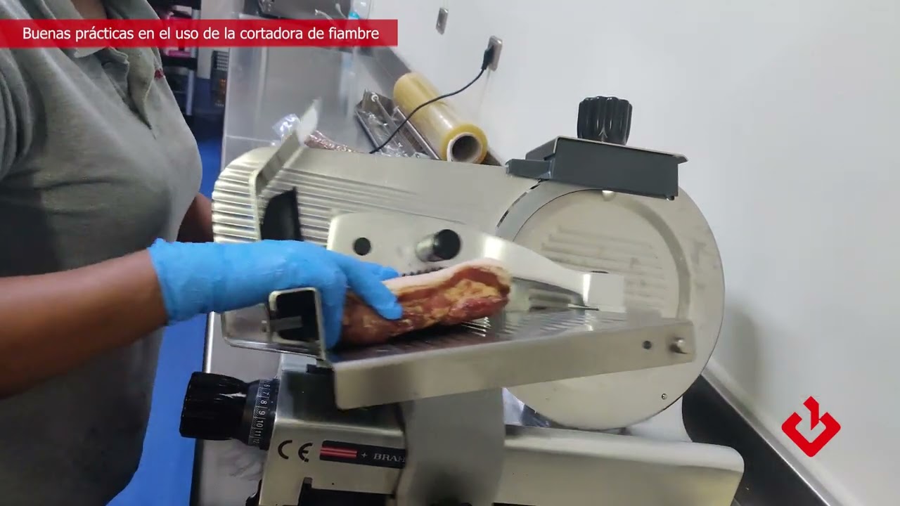Buenas prácticas en el uso de la cortadora de fiambre.