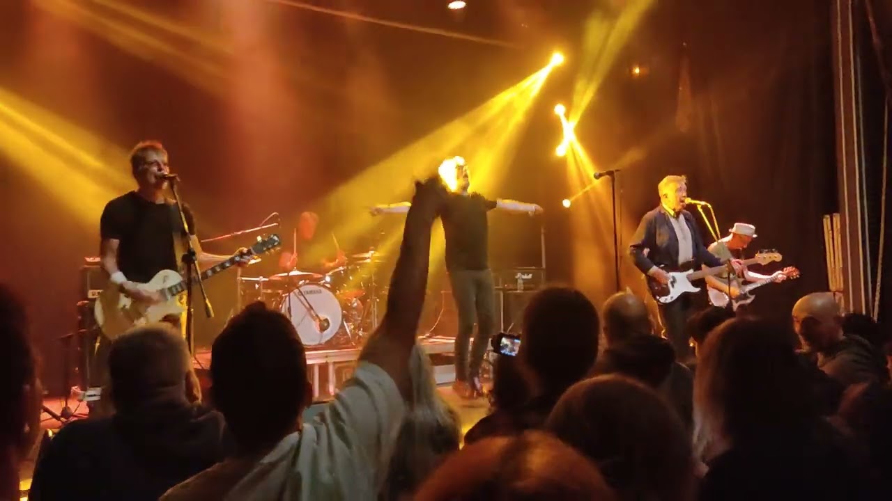 The Undertones - When Saturday comes (Live Athens 2023) Gagarin