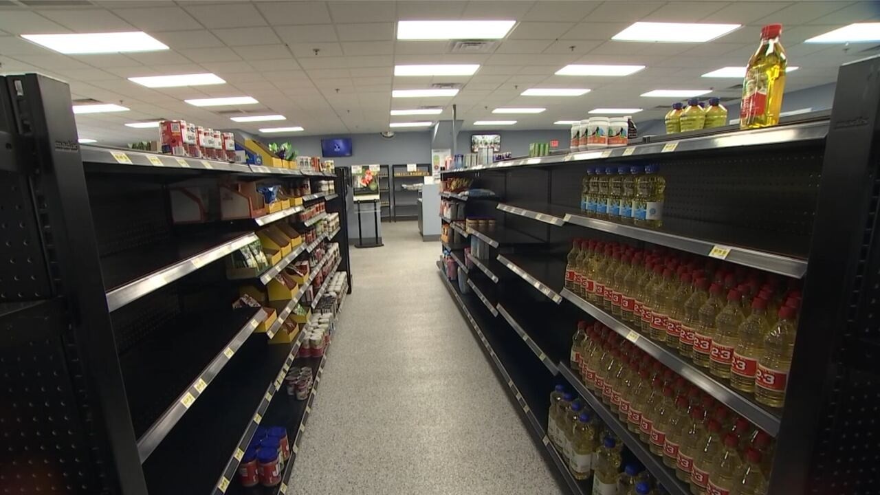 Продуктовый магазин в Лас-Вегасе теряет выручку из-за сокращения программы SNAP, лишившего тысячи...