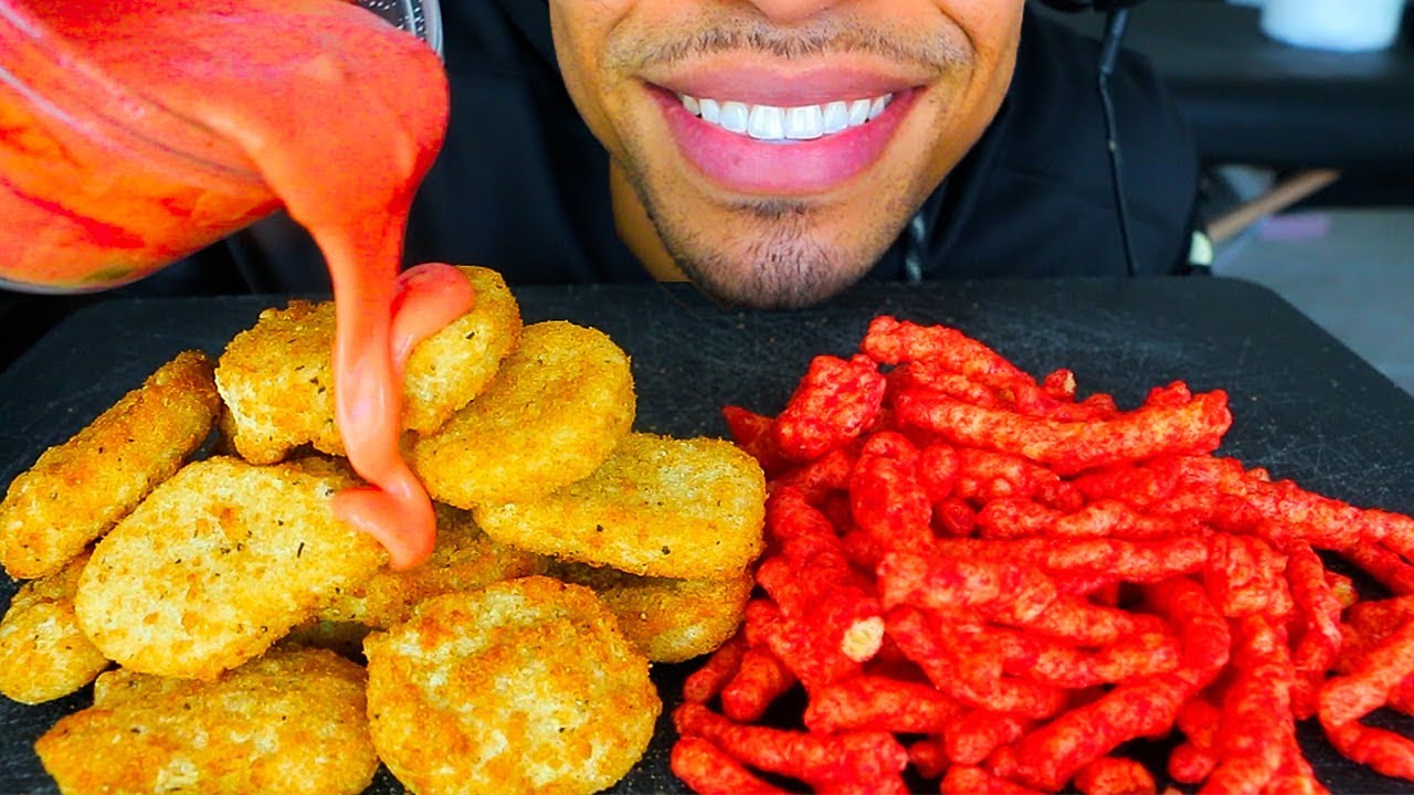 ASMR EATING CHICKEN NUGGETS *CRUNCHY* HOT CHEETOS SPICY CHEESE SAUCE JERRY NO TALKING MUKBANG