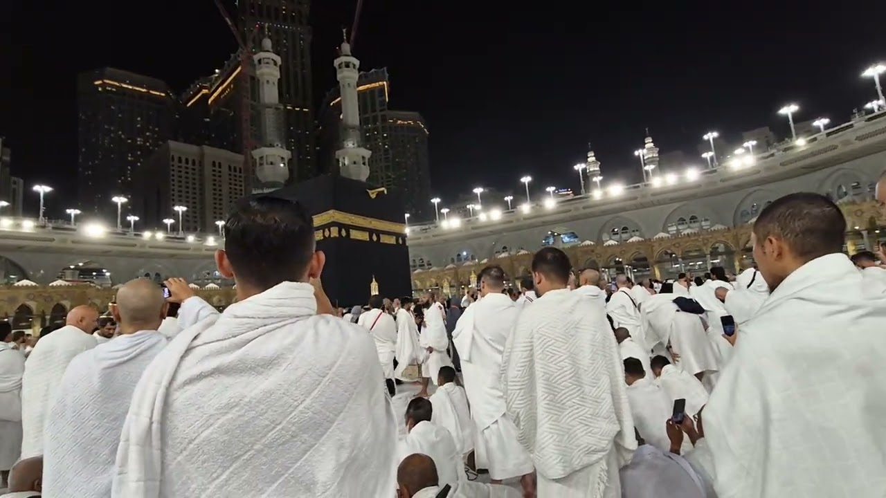 Soothing Azaan in front of the Kabah
