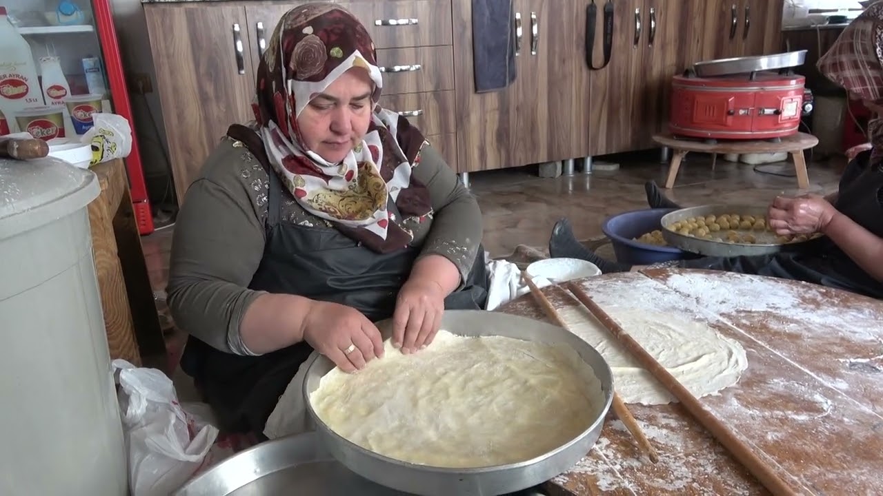Ev hanımları bu kooperatifte toplanarak ev ekonomisine yardımcı oluyor