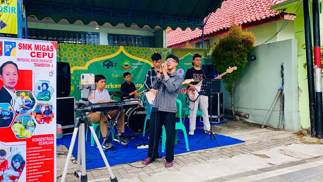 PENAMPILAN ANAK LANANG DI LIVE MUSIC NGABUBURIT KEL.CEPU..BUAH JATUH YO TIDAK JAUH DARI POHONNYA