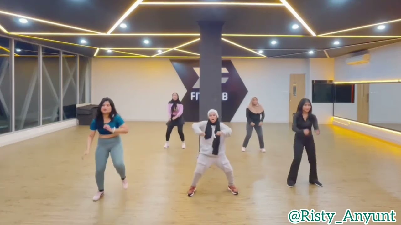 TABOLA BALE - Silet Open Up Ft JacsonZeran,JuanReza&DivaAurel |ZUMBA |Choreo Zin Risty |Viral tiktok