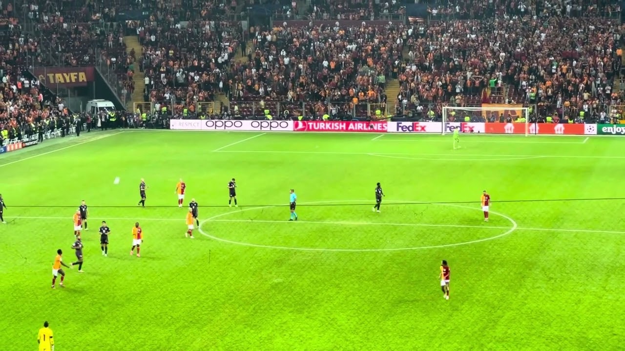 Bayern Maçı Sonu Takım Ayakta Alkışlanıyor Başarılar Gelir Geçer Asaletin Bize Yeter #galatasaray