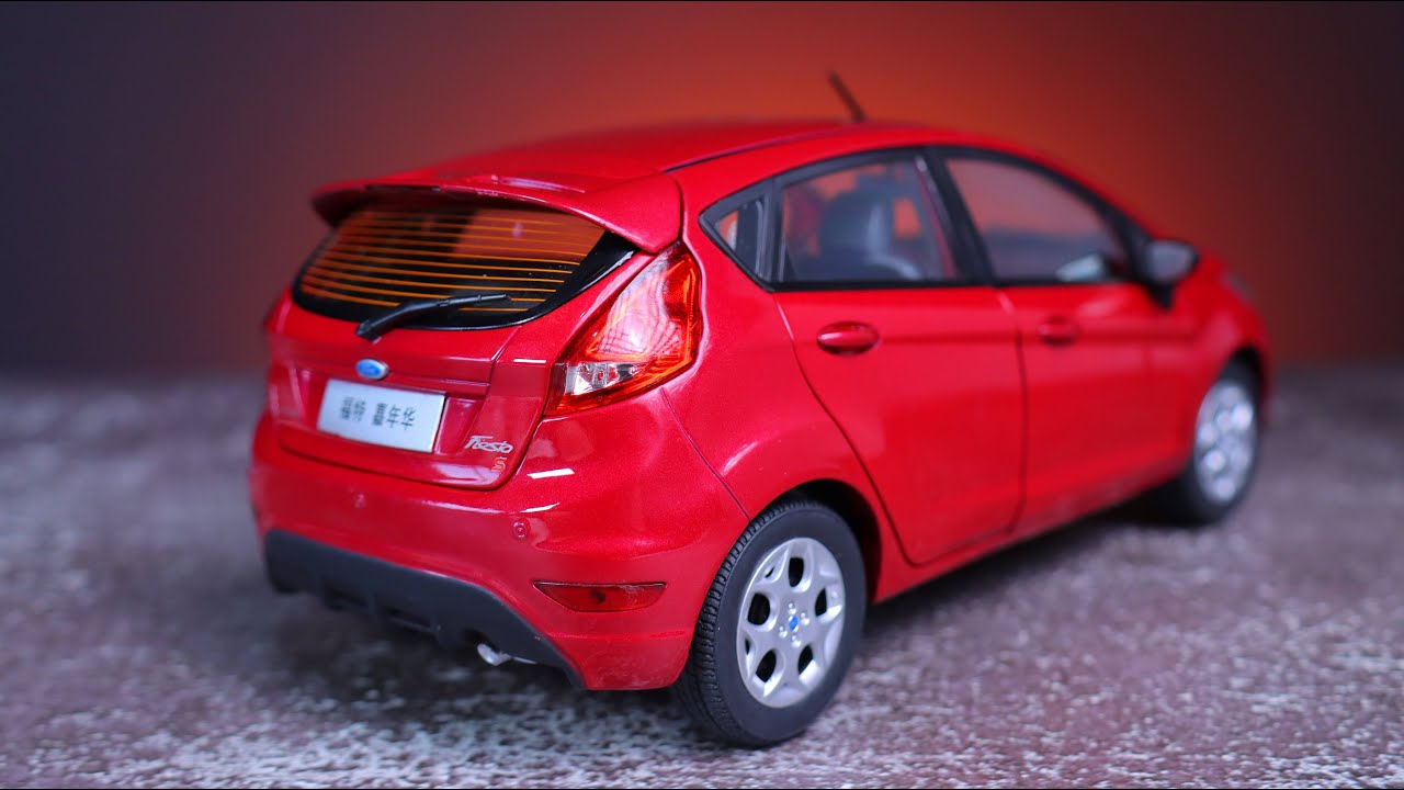 Unboxing a 1:18 Ford Fiesta 2011 Alloy Diecast Toy Car