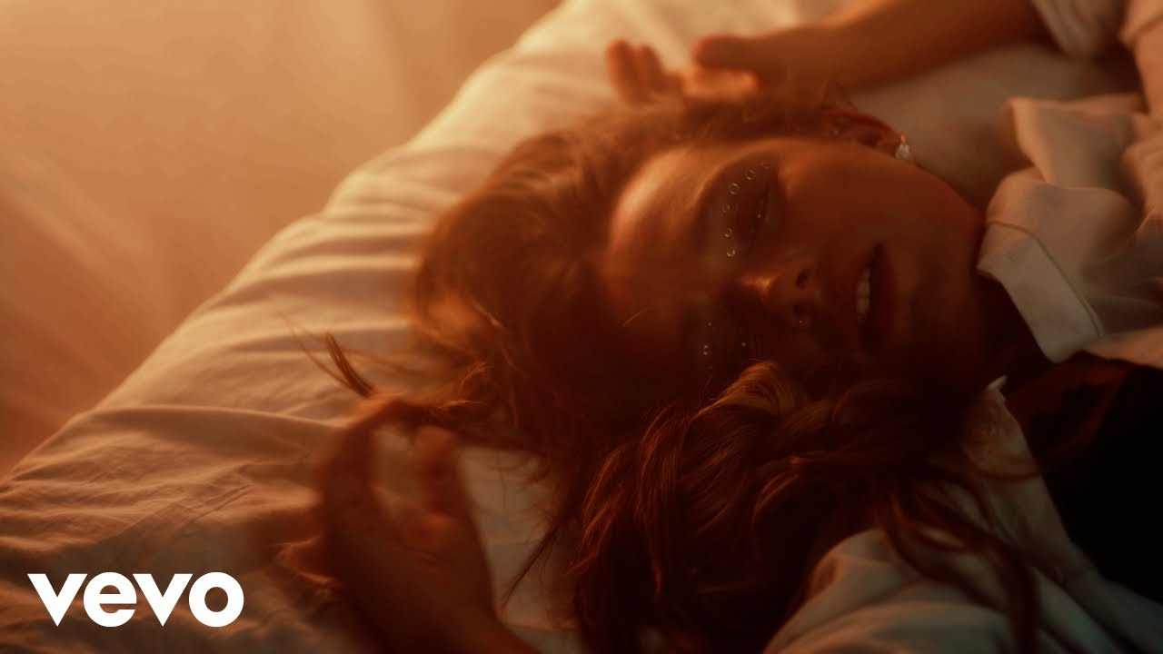 LEEZ - Toxic Lullaby (Official Video)