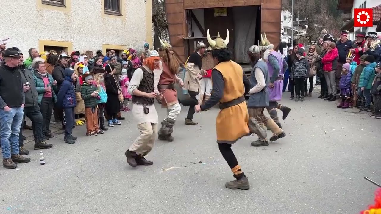 Fasnacht in Grinzens: Grinzens bebt beim Grinziger Fasnachtsumzug