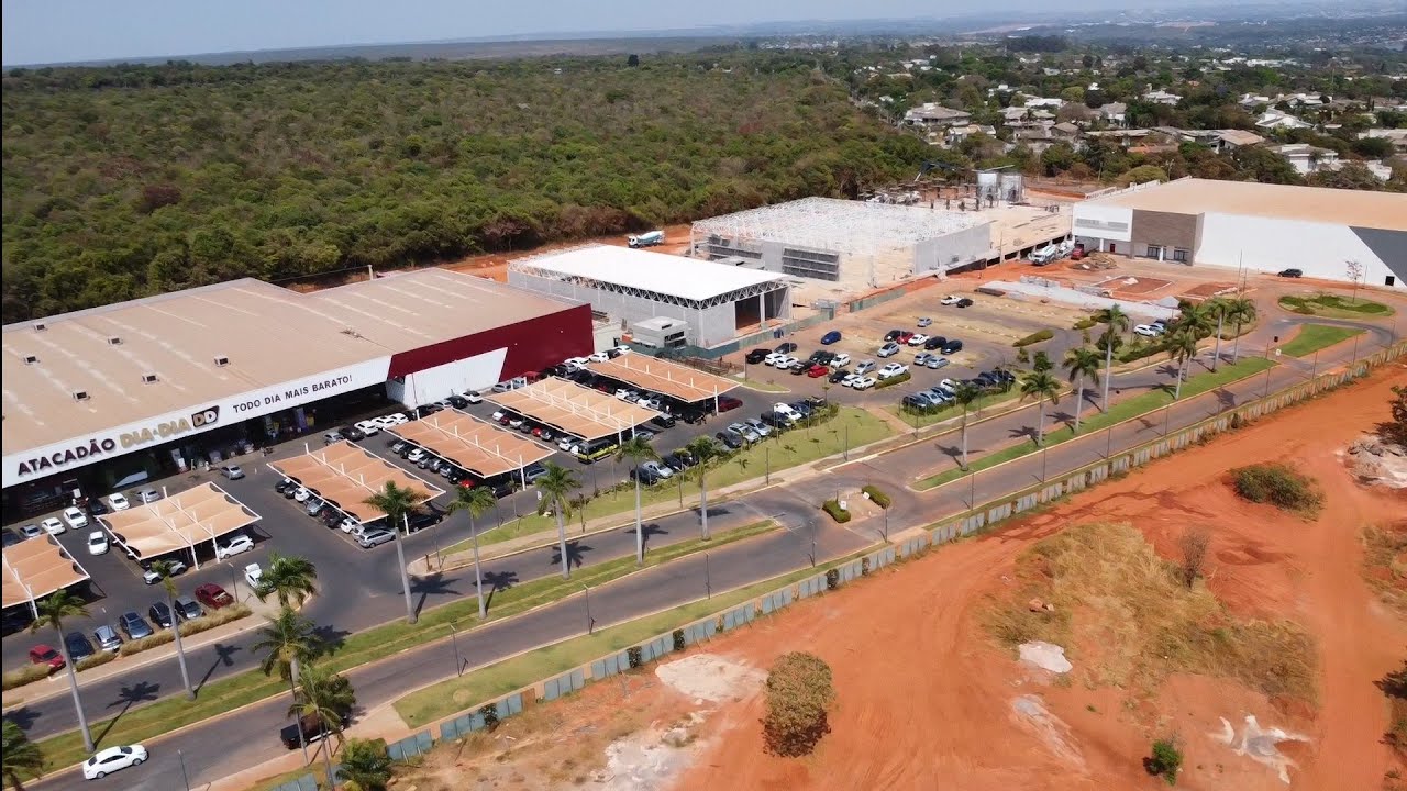 Drone mostra a obra Shopping, Leroy Merlin, ..., Lago Sul / Jardim Botânico