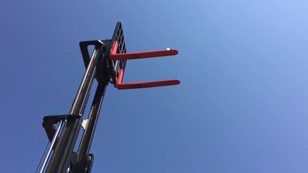 9 Series Toyota Reach Truck Smooth Lift Demo