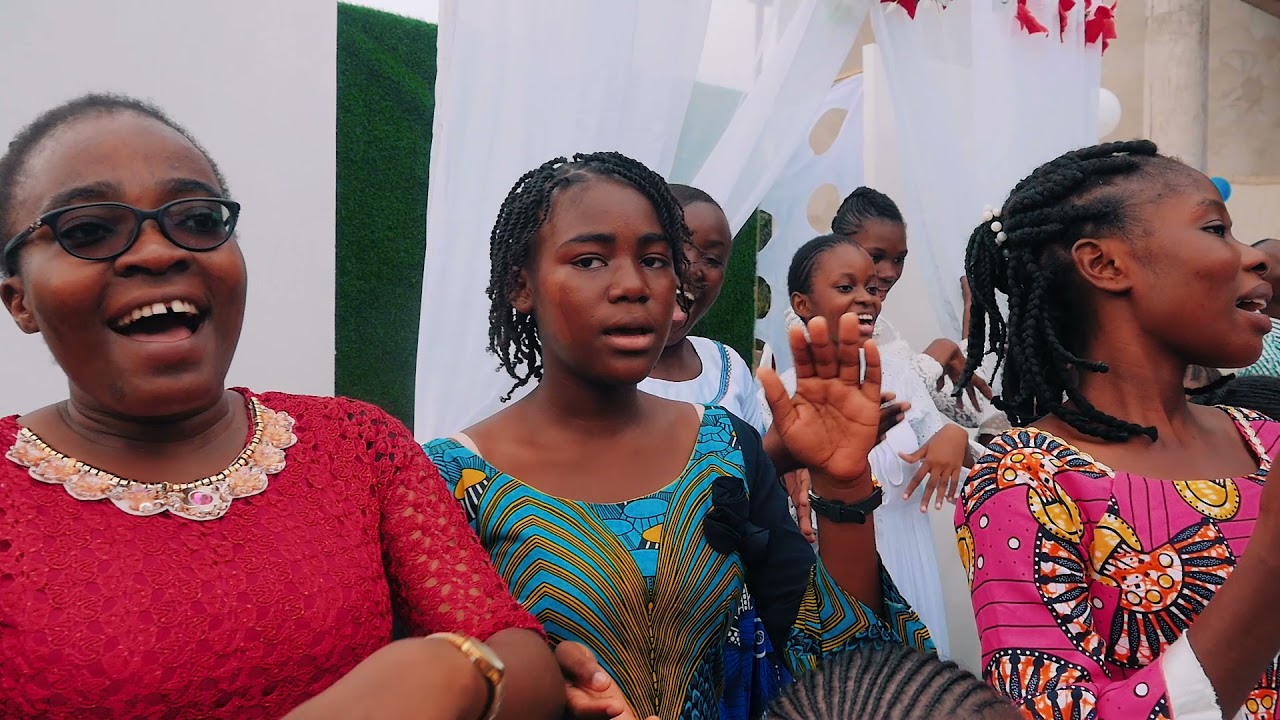 Sr. Esther Mabiala dans...Il m'a aimé...